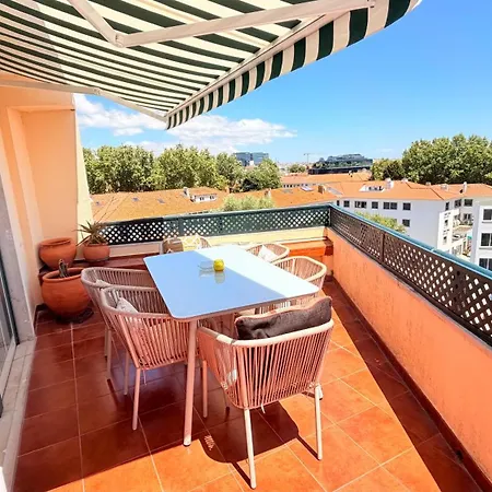 Relaxed 3 Bedrooms Penthouse In The Heart Of Historic Center, Few Steps From The דירה קסקאיס