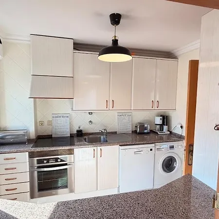 Relaxed 3 Bedrooms Penthouse In The Heart Of Historic Center, Few Steps From The דירה קסקאיס