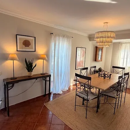 Relaxed 3 Bedrooms Penthouse In The Heart Of Historic Center, Few Steps From The カスカイス