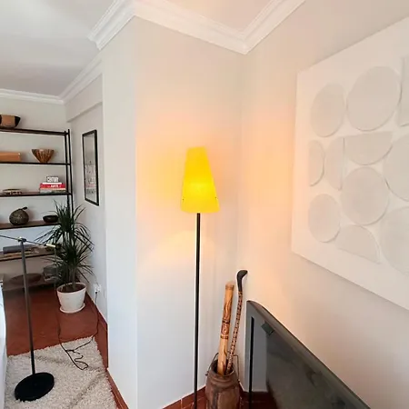 Relaxed 3 Bedrooms Penthouse In The Heart Of Historic Center, Few Steps From The דירה קסקאיס