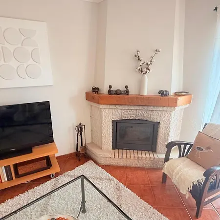 Relaxed 3 Bedrooms Penthouse In The Heart Of Historic Center, Few Steps From The アパート カスカイス