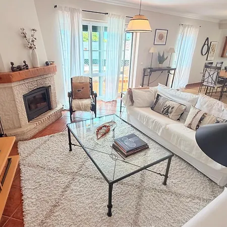 Relaxed 3 Bedrooms Penthouse In The Heart Of Historic Center, Few Steps From The アパート カスカイス